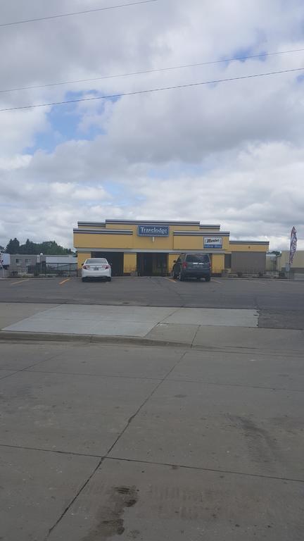 Travelodge By Wyndham Grand Forks Exterior photo