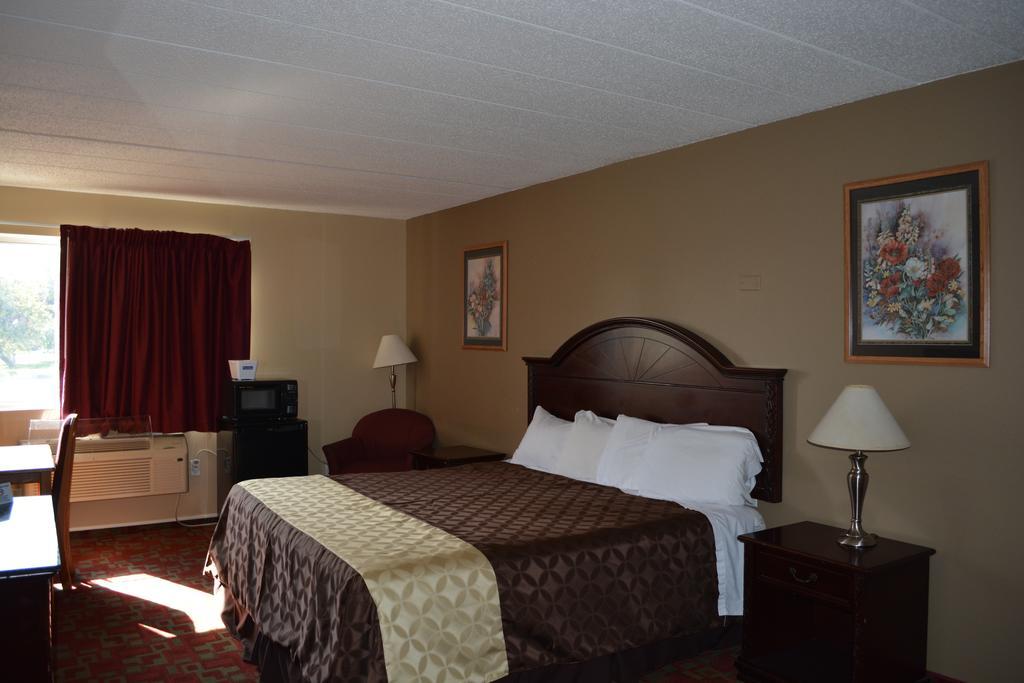 Travelodge By Wyndham Grand Forks Exterior photo