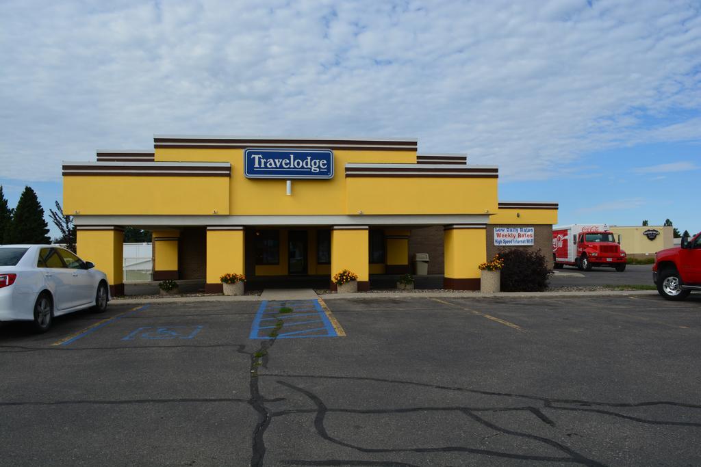 Travelodge By Wyndham Grand Forks Exterior photo