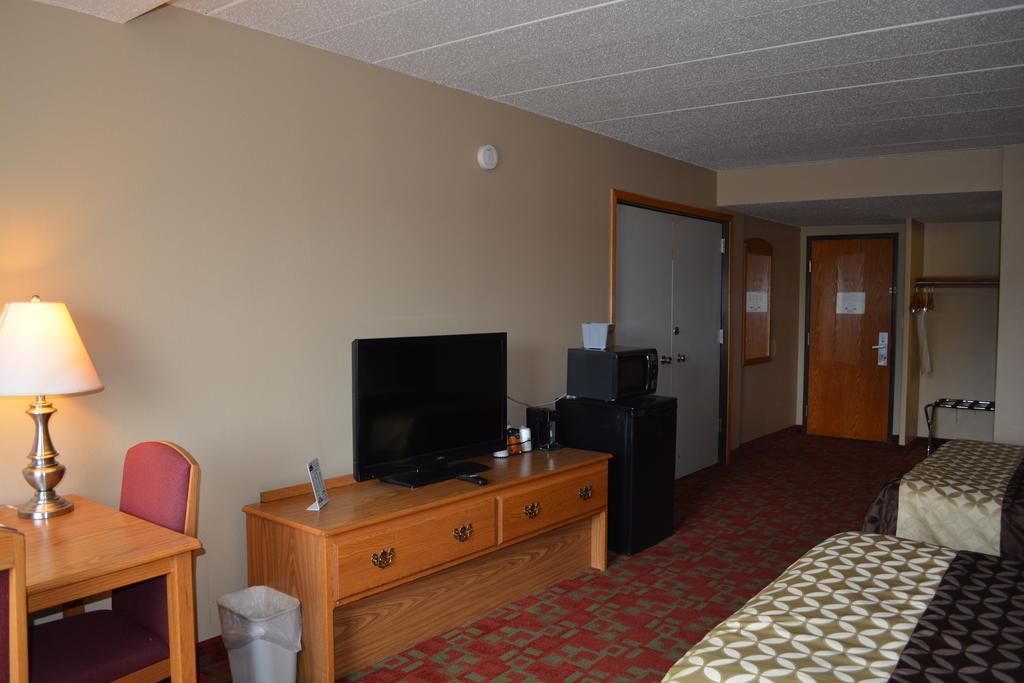 Travelodge By Wyndham Grand Forks Exterior photo