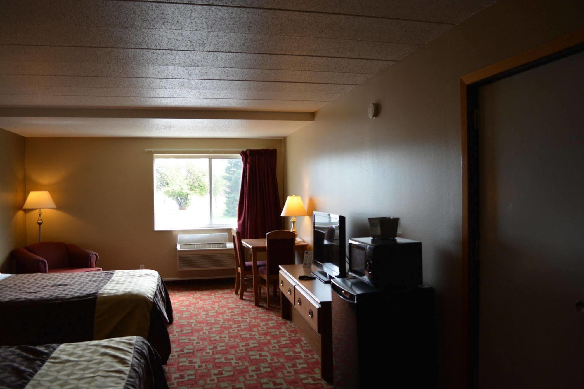 Travelodge By Wyndham Grand Forks Exterior photo