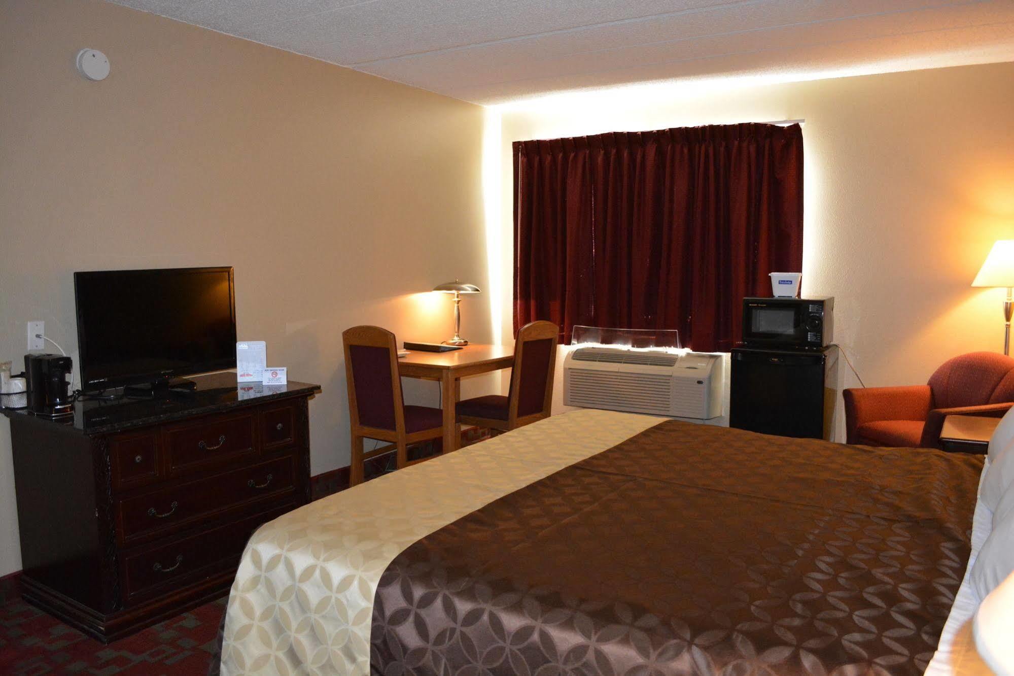 Travelodge By Wyndham Grand Forks Exterior photo